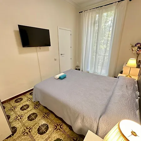 Alojamento de Acomodação e Pequeno-almoço Apartamiento Diputacion 3*